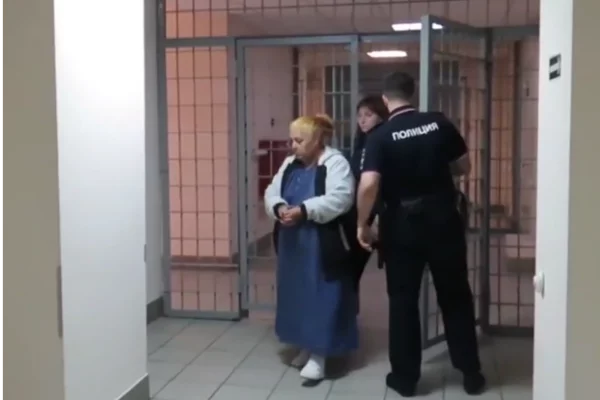 В Кузбассе лжецелительница пообещала избавить ребёнка от порчи и украла деньги и золото на 1,6 млн рублей 