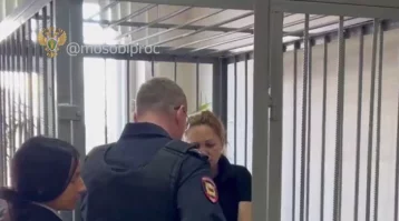 Фото: В Подольске мать двух погибших на пожаре детей отправили под домашний арест 1