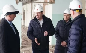 Глава Кемерова провёл строительный штаб в школе № 19