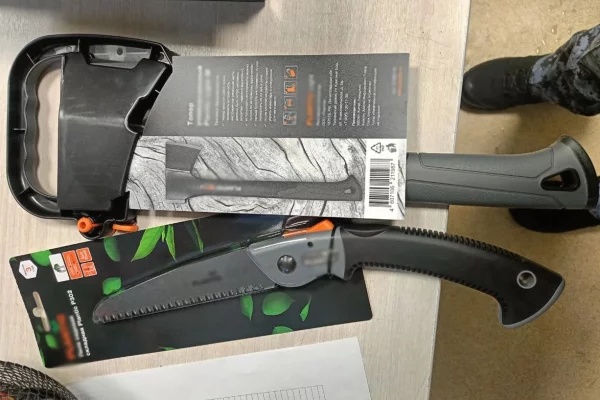 Кемеровчанин попытался похитить из магазина топор и пилу