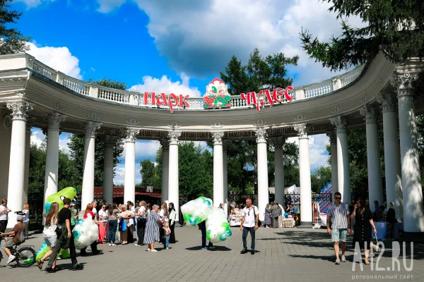Сто лет городскому саду: фоторепортаж с юбилея кемеровского «Парка Чудес»
