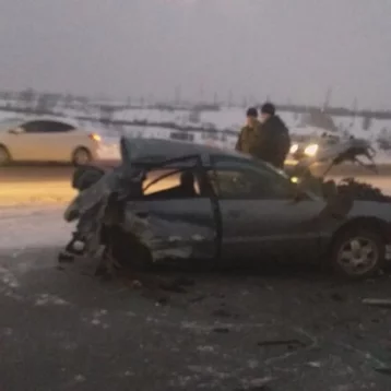 Фото: Легковой автомобиль разорвало на части в ДТП с грузовиком на кузбасской трассе 4