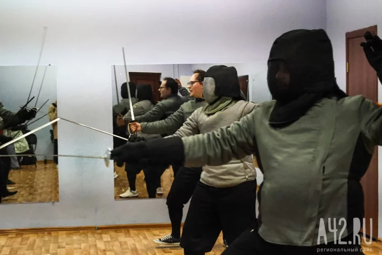 Фото: Сталь, пот и семья: зачем взрослые люди с ипотекой берут в руки меч 7