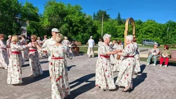 Фото: В Кемерове торжественно открыли отремонтированный сквер 4