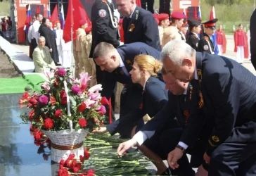 Фото: «СУЭК-Кузбасс» открыла мемориал Воинам-победителям 3