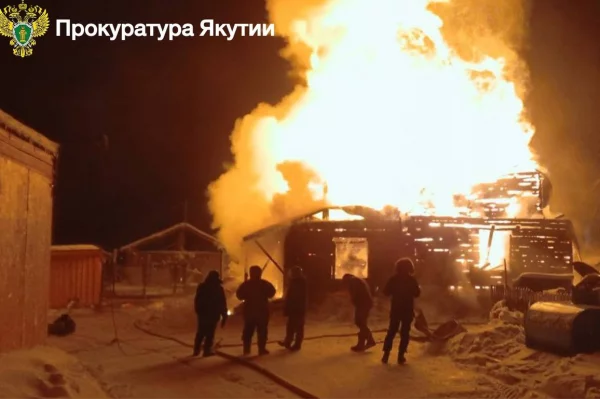 В Якутии ночью при пожаре в частном доме погибли пять человек и двое пострадали