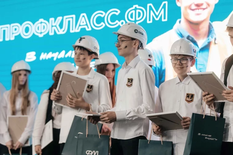 Фото: Учеников Профклассов Фонда Мельниченко посвятили в горняки 3