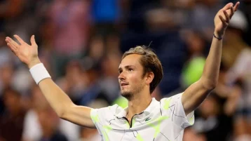 Фото: «Продолжайте!»: теннисист Медведев поблагодарил зрителей, что они болеют против него 1