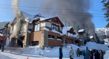 Фото: В гараже отеля в Шерегеше произошёл пожар 1