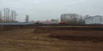 Фото: «Готов котлован»: в минстрое рассказали о строительстве школы на 825 мест в Кемерове 1