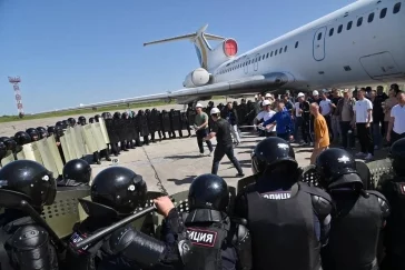 Фото: В аэропорту Новокузнецка спасали заложников и ловили условных террористов 5
