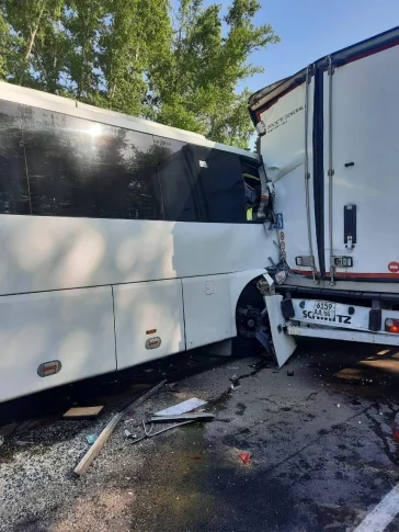 Фото: В Кузбассе в суд ушло дело о жёстком ДТП с участием автобуса на трассе Р-255: пострадала пассажирка 3