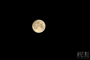 Фото: «Луна необыкновенно красивая»: кузбассовцы наблюдали суперлуние в ночь на 31 августа 1