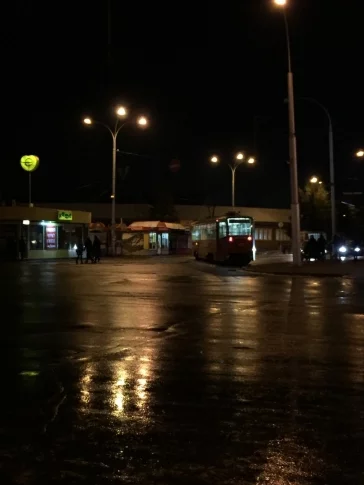 Фото: Вечером 24 октября в Кемерове трамвай сошёл с рельсов 3