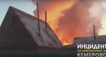Фото: В Кемерове мужчина и двое детей погибли при пожаре в частном доме  1