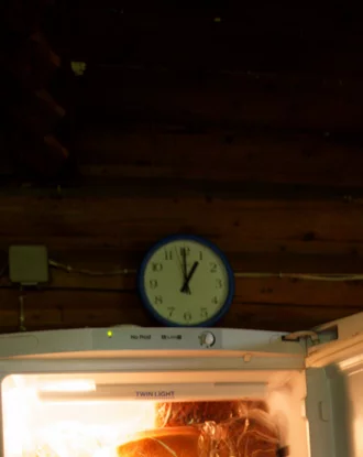 Жительница Кузбасса вынесла из квартиры и сдала в комиссионку чужой холодильник