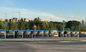 «Льготы действуют»: мэр Кемерова показал автобусы, которые развезут горожан после салюта