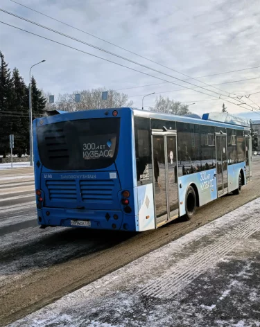 Автобус загорелся на конечной остановке в Новокузнецке, власти объяснили пожар