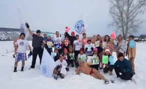 Кузбасские любители зимнего плавания отметили День моржа