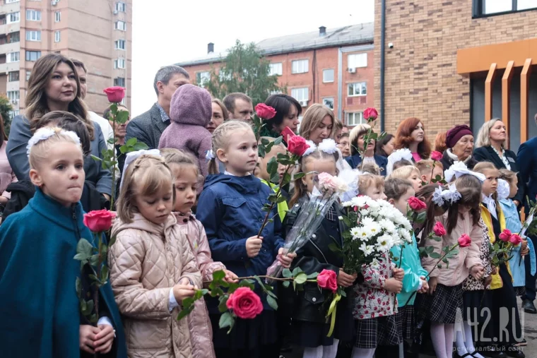 Фото: Кемеровскую школу, в которой учился Илья Середюк, открыли после капремонта 7