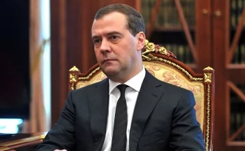 Фото: Дмитрий Медведев ушёл в отставку вместе со всем правительством 1