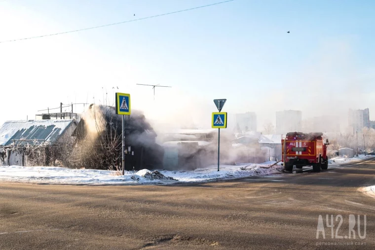 Фото: Очевидец снял пожар на Пионерском бульваре в Кемерове 12