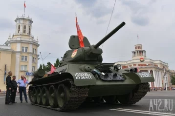 Фото: Стоявший возле кадетского училища в Кемерове легендарный танк сняли с постамента 1