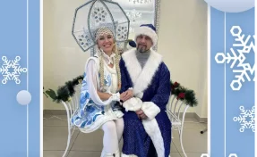 В Кузбассе молодожёны пришли в ЗАГС в костюмах Деда Мороза и Снегурочки