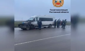 Смертельное ДТП с двумя легковушками и автобусом произошло в Ростовской области