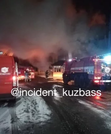 Фото: Названа предварительная причина пожара в известной шашлычной в Кемерове 1