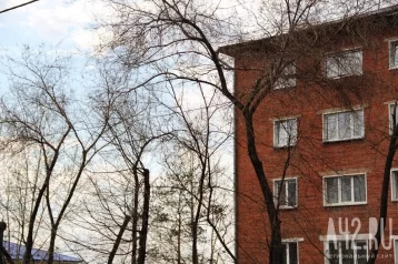 Фото: Кузбассовец хотел покурить и выпал из окна третьего этажа 1