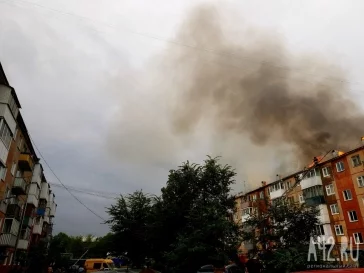Фото: Появилось видео пожара в пятиэтажке в центре Кемерова 1