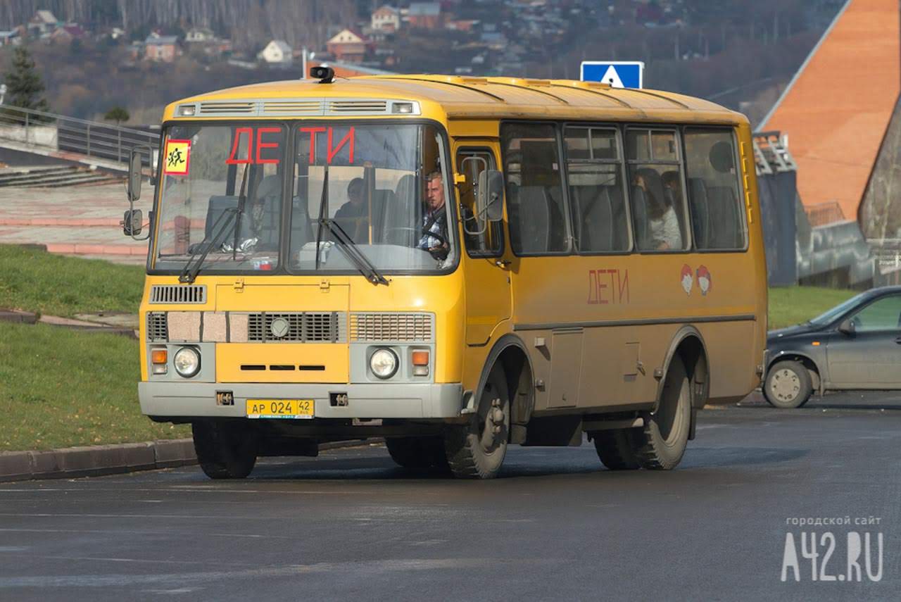 Школьный автобус попал в ДТП на трассе Кемерово — Новокузнецк