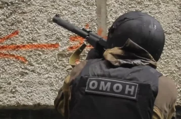 Фото: В пригороде Кемерова «задержаны» спрятавшиеся в многоквартирном доме преступники 1