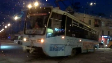 Фото: В Кемерове сломавшийся трамвай перегородил проезжую часть 1