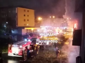 Фото: Очевидцы сообщили о пожаре в книжном магазине в Кемерове 1