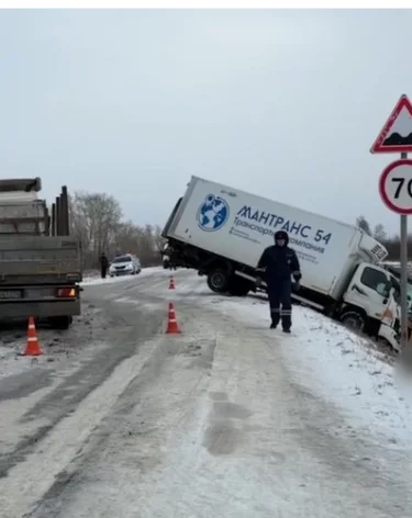 В Кузбассе двое водителей погибли в жёстком ДТП с «КАМАЗом» 