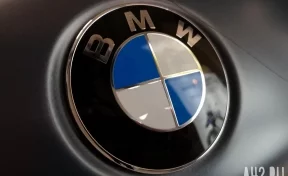 В Кузбассе момент угона BMW с избиением водителя попал на видео