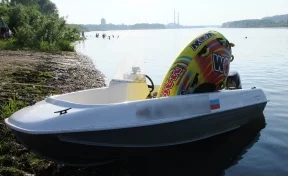 Пострадал человек: в Кемерове начали проверку столкновения катера и водной ватрушки