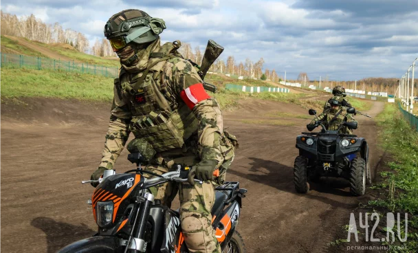 Спецназ Росгвардии на мотоциклах. Военнослужащие отряда «Кузбасс» показали, как экстремальное эндуро поможет в бою