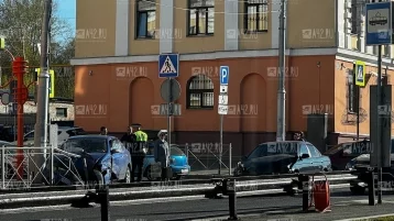 Фото: Очевидцы сообщили о жёстком ДТП на перекрёстке проспекта Шахтёров в Кемерове 1