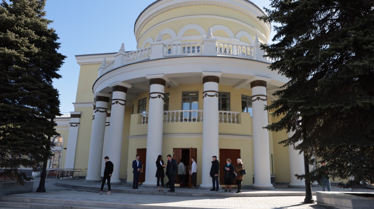 В Новокузнецке открыли двери здания бывшего кинотеатра «Коммунар» после реставрации