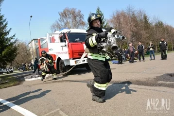 Фото: Кемеровские огнеборцы потушили «пожар» в парке им. Жукова 1