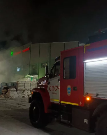 В Кемерове загорелся склад бумажной продукции