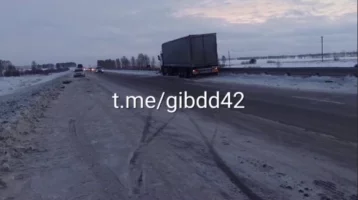 Фото: Названа причина гигантской пробки на трассе Кемерово — Новокузнецк 1