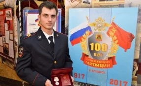 В Кемерове полицейский получил награду за спасение женщины, упавшей с моста