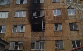 В Кузбассе огнеборцы вывели из горящего здания почти 20 человек 