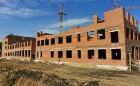 «Возводят каркас основного блока»: Дмитрий Анисимов рассказал о ходе строительства школы на 825 мест в Кемерове
