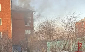 В Киселёвске росгвардейцы помогли эвакуировать людей из горящего дома