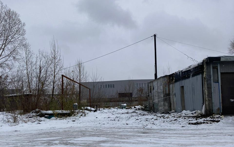 «Экологическая опасность»: в Кузбассе приставы закрыли незаконную шиномонтажку